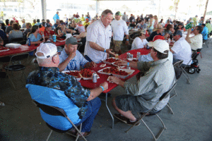 eating-crawfish